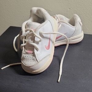 Nike Kids Sneakers in White and Pink